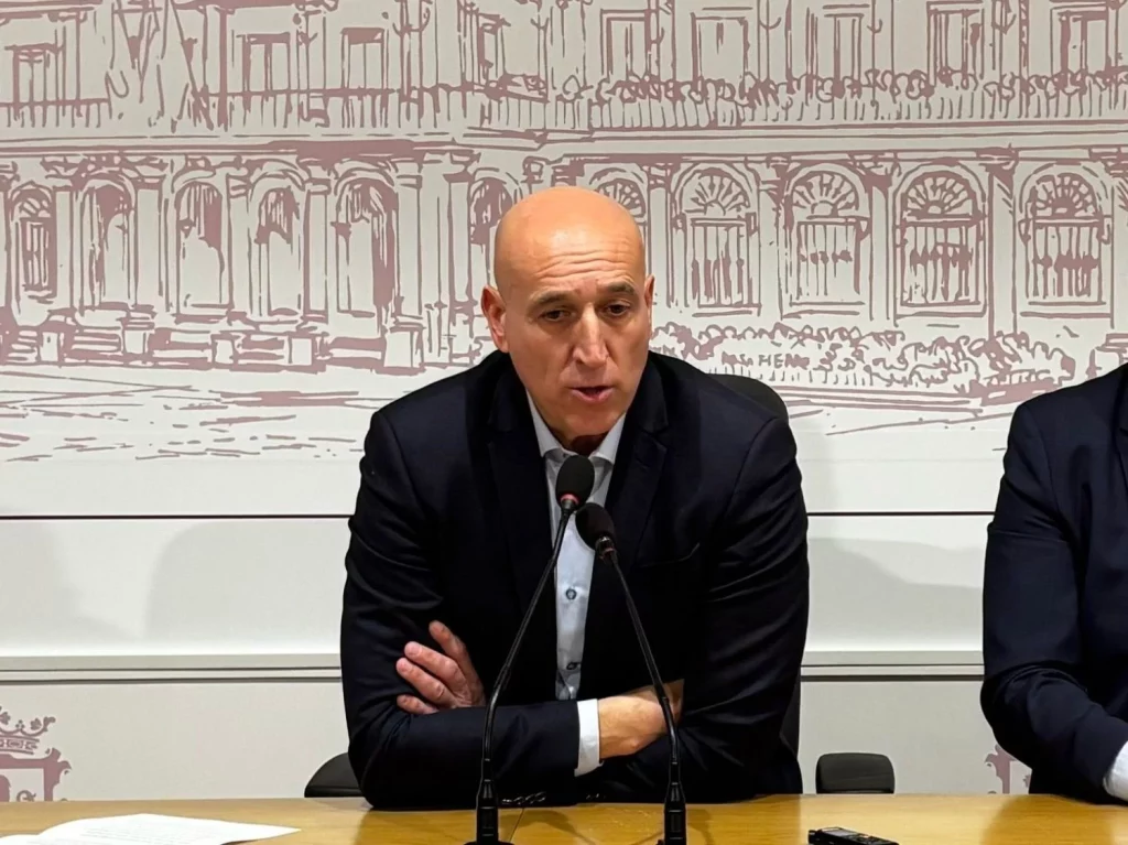 El 'leonesismo' se convierte en la brecha invisible en el PSOE de Castilla y León 2 Moncloa EuropaPress 6539687 alcalde leon jose antonio diez comparecencia medios lunes Moncloa