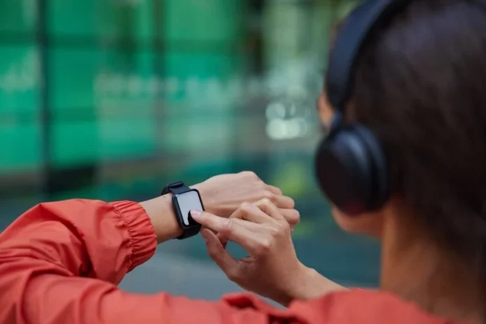 No es una broma de Amazon, este reloj inteligente cuesta menos que un brunch