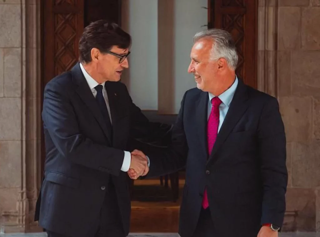 La clave oculta en el reparto de MENAS de PSOE-PSC: de Fuenlabrada a las fronteras 1 Moncloa Salvador Illa (PSC) y Ángel Víctor Torres (PSOE), presidente de la Generalitat y ministro de Política Territorial y Memoria Democrática | Fuente: Agencias