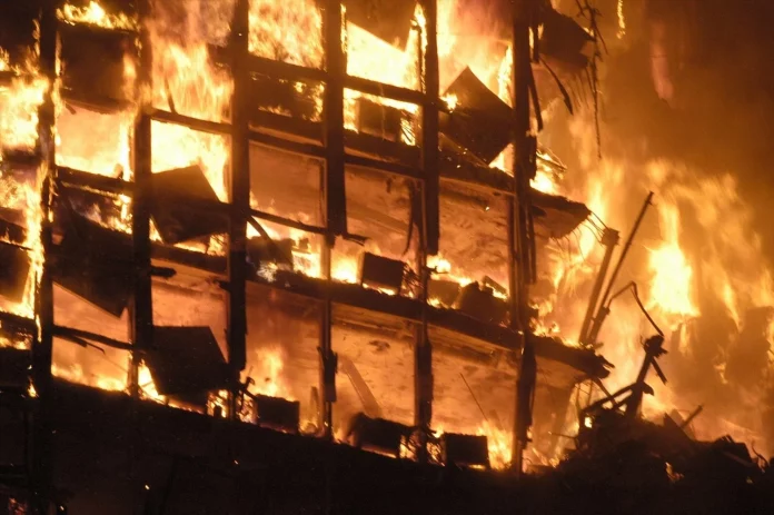 El incendio del Windsor (FOTO AGENCIAS)