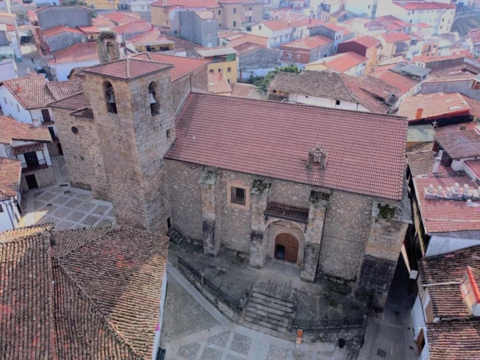 Tiene solo 2.000 habitantes, es una joya medieval y ya es el pueblo más bonito de 2025