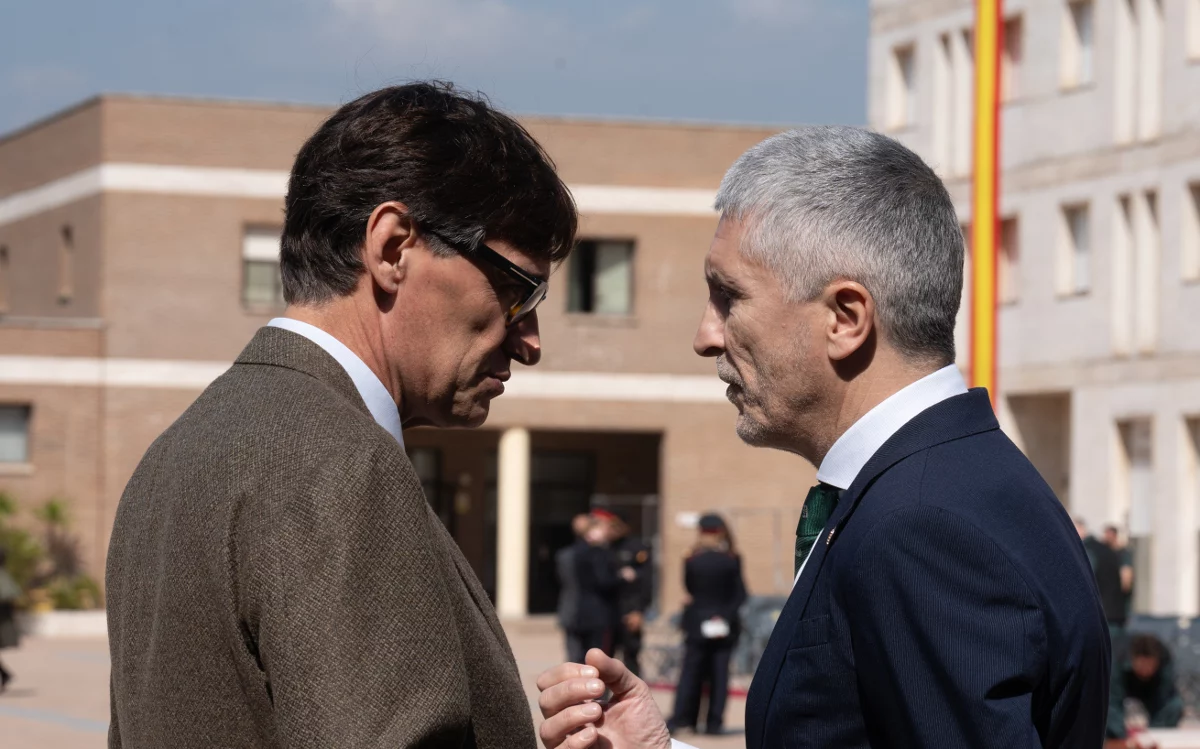 Salvador Illa y Fernando Grande-Marlaska, presidente de la Generalitat y ministro de Interior, respectivamente, aprueban el pacto con Junts | Fuente: Agencias