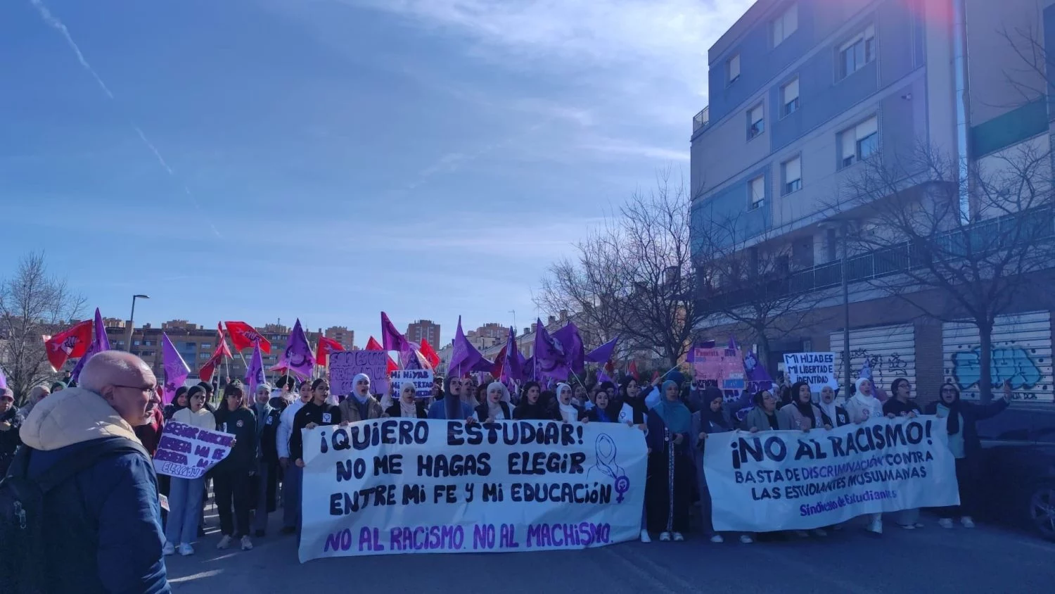Protestas hiyab Parla (Fuente: Agencias))