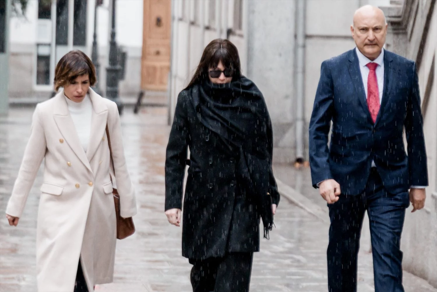 Jesica Rodríguez, en el centro, ex pareja de José Luis Ábalos.