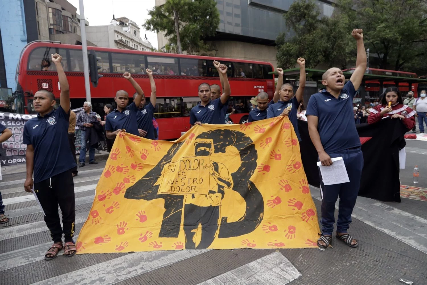 Familiares de los normalistas de Ayotzianapa (archivo) - Europa Press