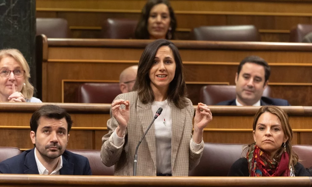 Belarra será la siguiente demandada por las acusaciones contra Ayuso por la gestión de la pandemia 1 Moncloa La portavoz de Podemos en el Congreso, Ione Belarra, interviene durante un pleno en el Congreso de los Diputados (Fuente: Agencias)