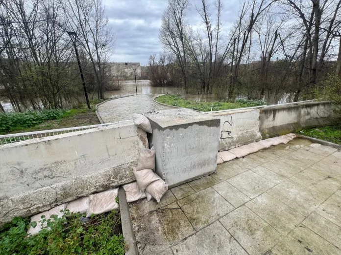 Crecida del río Tajo a la altura de Parapléjicos (Fuente: Ag3encias)