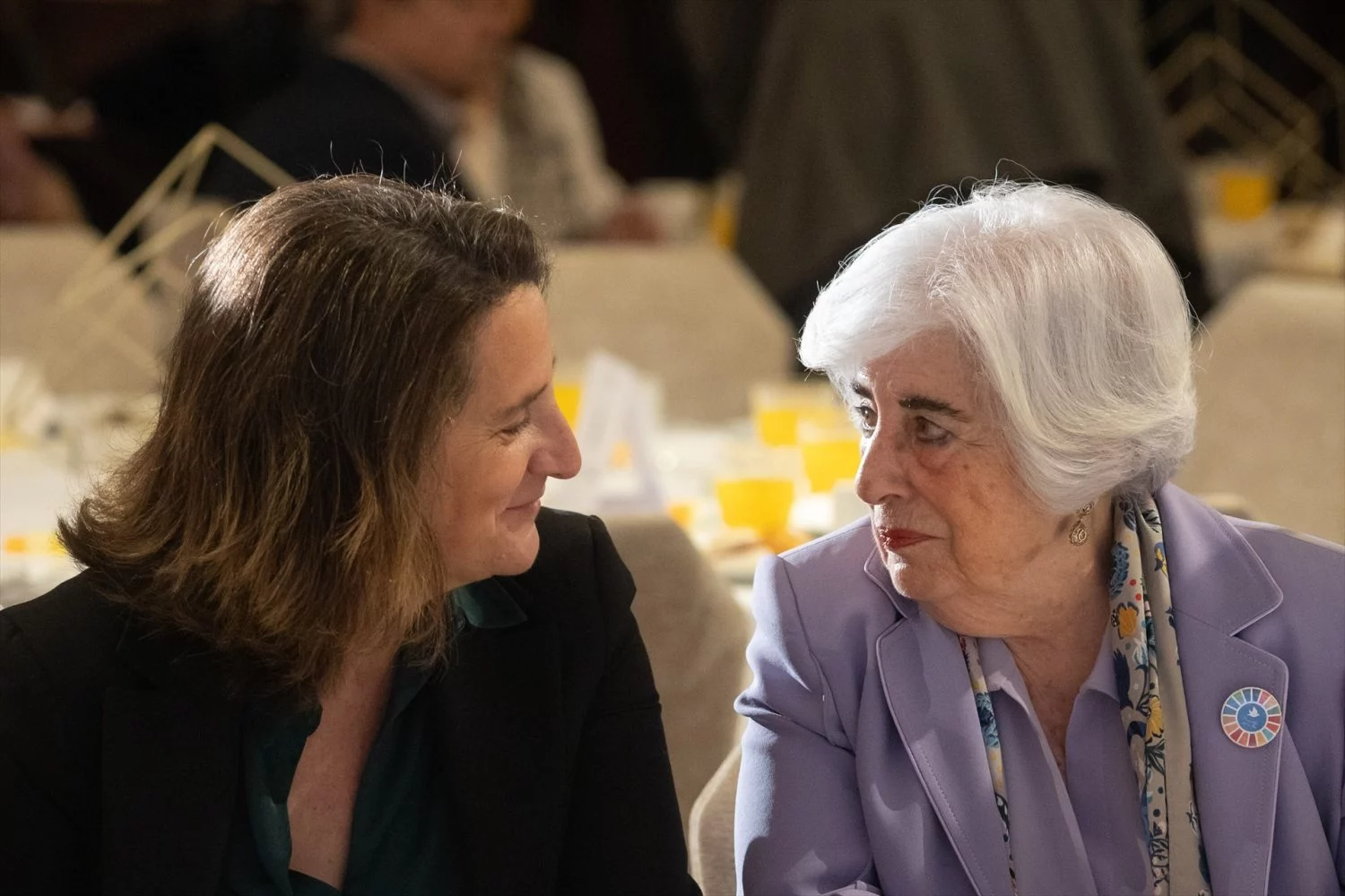 La vicepresidenta ejecutiva de la Comisión Europea para una Transición Limpia, Justa y Competitiva, Teresa Ribera (i) y la presidenta del PSOE de Madrid, Francisca Sauquillo (d), protagonizan un desayuno informativo organizado por Fórum Europa, en el Hotel Four Seasons de Madrid, a 28 de marzo de 2025, en Madrid (Fuente: Agencias)
