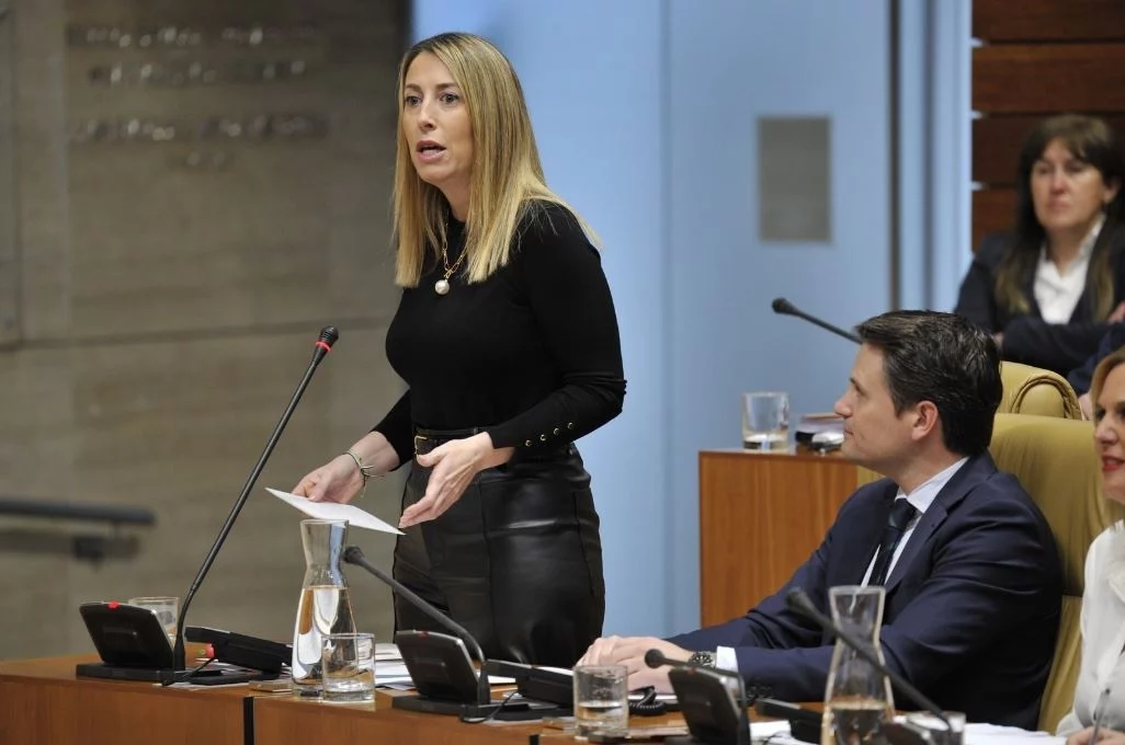 María Guardiola, presidenta de la Junta de Extremadura no quiere militares AGENCIAS