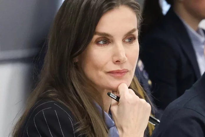 Letizia lo lució, Zara lo agotó y ahora vuelve a estar disponible