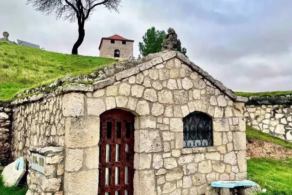 Iba a desaparecer y hoy es un paraíso hobbit en España 1 Moncloa Un paraíso en España con fuerza comunitaria