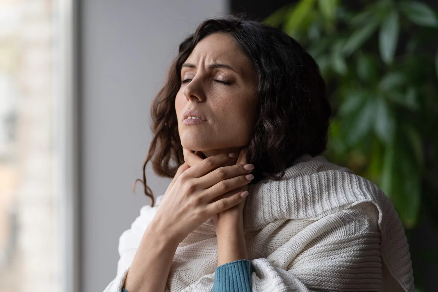 No ignores este síntoma, podría ser el primer aviso del cáncer de garganta 2 Moncloa DIFICULTAD PARA TRAGAR, UN SÍNTOMA QUE PUEDE INDICAR UN PROBLEMA GRAVE