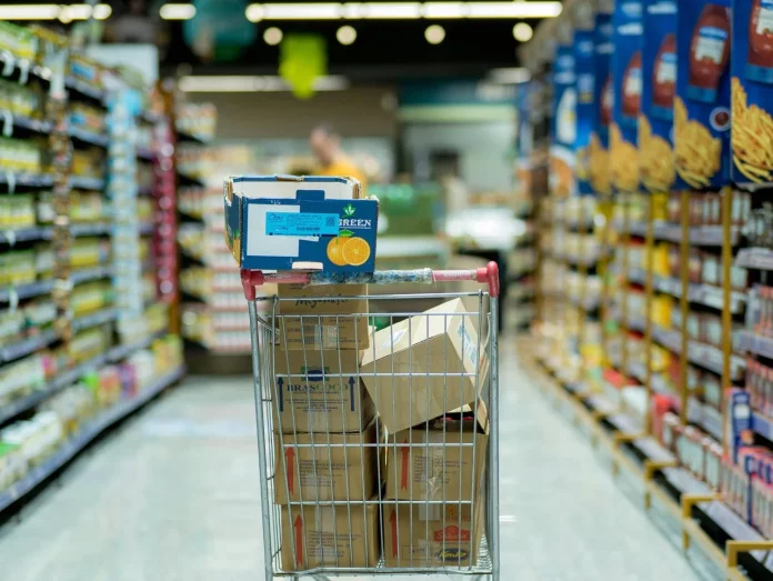 Va a Mercadona y se topa con un detalle inesperado que le impide llenar el carro