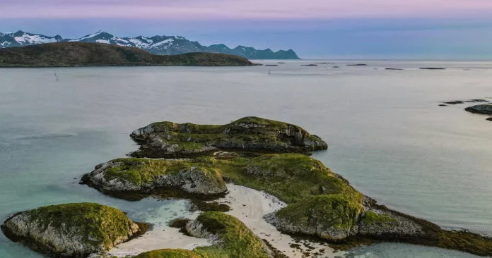 La isla de Europa donde el día nunca acaba en verano y la noche es eterna en invierno