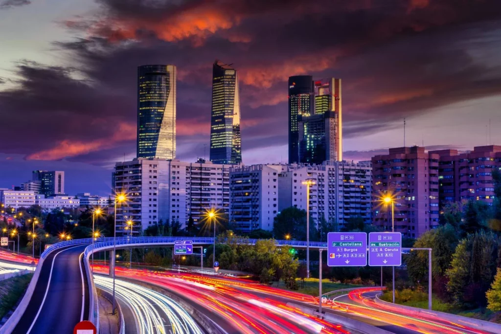 El truco legal para evitar peajes en España sin multas ni complicaciones (es totalmente legal) 1 Moncloa Cuáles son las carreteras de España en la que se puede evitar el peaje
