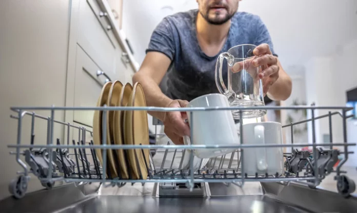 Nunca metas estos 5 objetos en el lavavajillas, te los cargas en 5 minutos