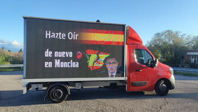 La furgoneta de Hazte Oír que pasea por España. (CEDIDA)