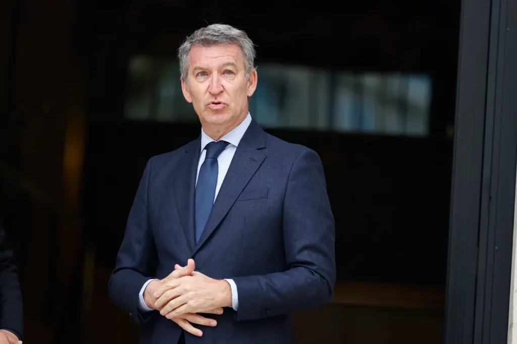 El PP de Madrid impone su ritmo a Feijóo 2 Moncloa Feijóo tratará de impedir que Pedro Sánchez se salte al Congreso de los Diputados con su 'plan de autodefensa' | Fuente: Agencias