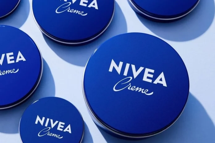 Lo que hace la gente lista con la Nivea azul y tú aún no sabes. Fuente Instagram @nivea_es