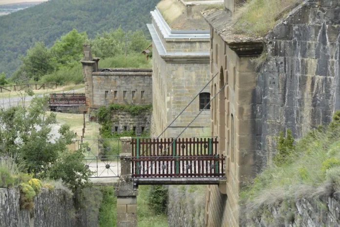 El rincón secreto del Pirineo con una cascada brutal y acceso casi directo