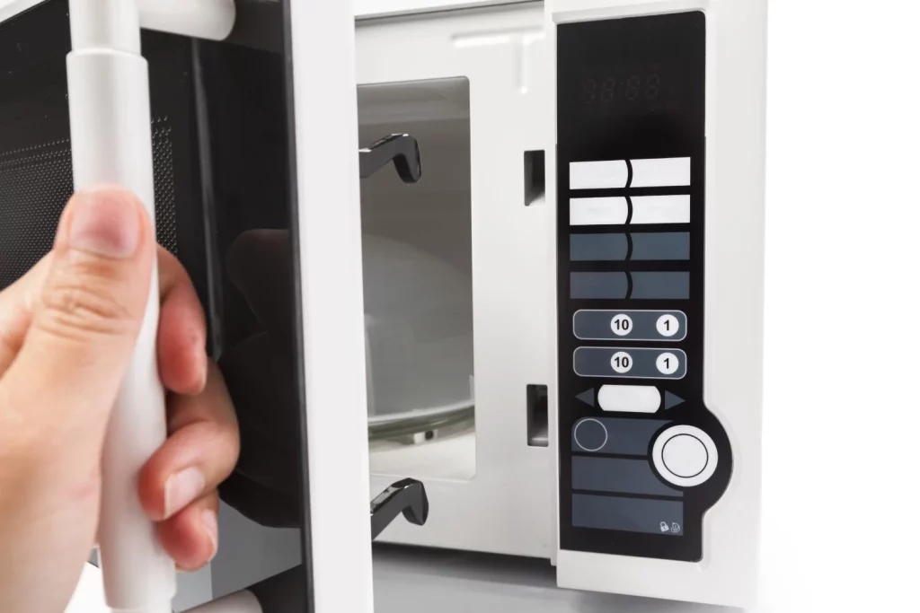 CONSEJOS PRÁCTICOS PARA MAXIMIZAR LA EFICIENCIA ENERGÉTICA DE TU MICROONDAS