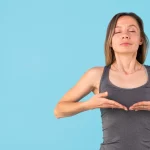 Este ejercicio de respiración de 1 minuto reduce tu tensión arterial al instante, y lo puedes hacer en cualquier sitio