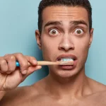 Estás destrozando el esmalte de tus dientes y esta es la razón, y los odontólogos nunca te lo han mencionado