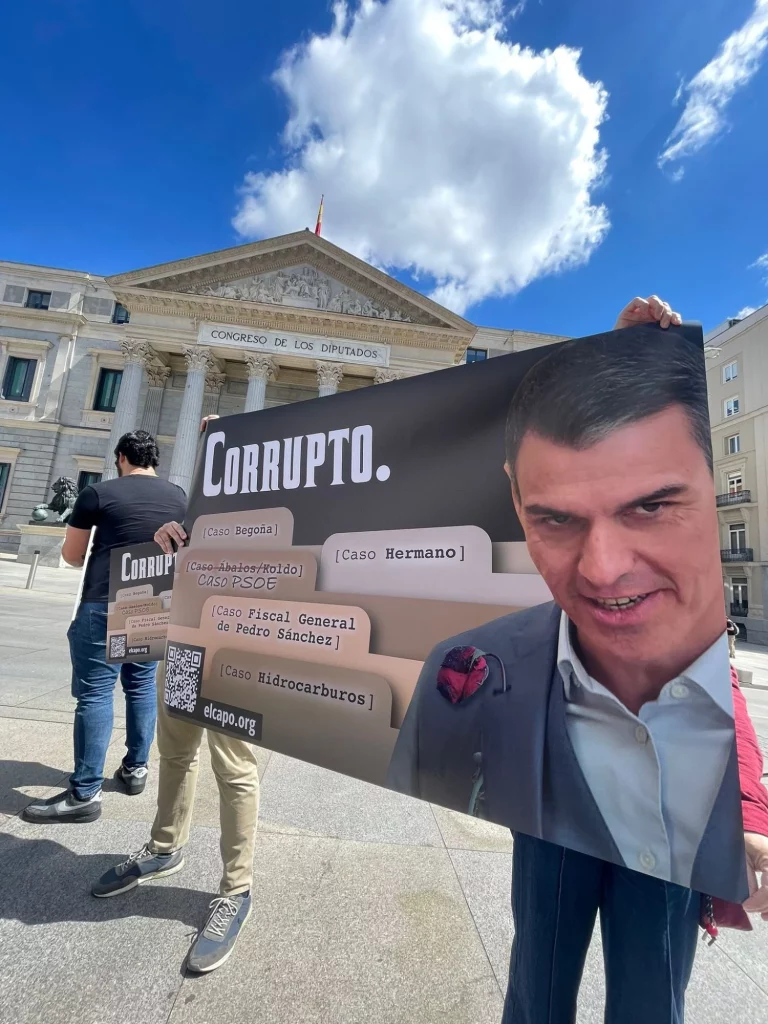 El PSOE pide que HazteOír cargue con los gastos de retirada de la lona contra Sánchez 1 Moncloa 80a0f19b 70c4 45c4 8856 07a49c74543c 1 Moncloa