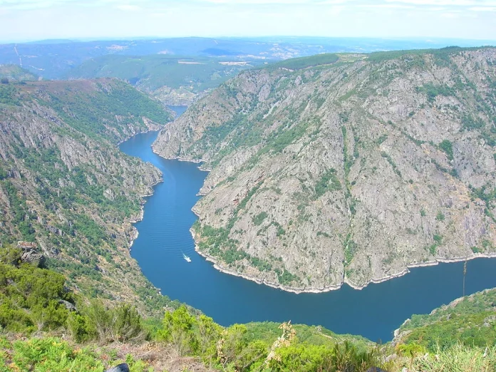 Este cañón secreto de Galicia te impresionará más que la Ribeira Sacra (Cañón del Sil, Monforte de Lemos y alrededores)