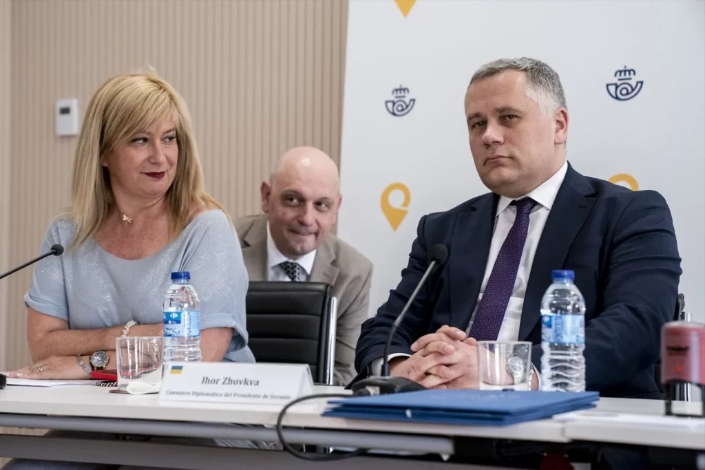 Ayuso aprovecha el escándalo de la UCO para atacar al PSOE 1 Moncloa EuropaPress 4488112 directora relaciones institucionales filatelia leire diez castro 1i Moncloa