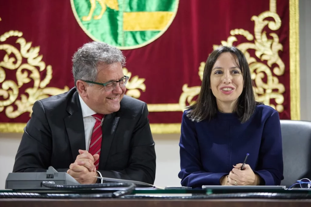 La última gran reyerta contradice a la Delegación del Gobierno de Madrid en Parla 1 Moncloa La exdelegada del Gobierno en la Comunidad de Madrid, Mercedes González, preside la Junta Local de Seguridad de Parla junto al alcalde de la ciudad, Ramón Jurado (Fuente: Agencias)