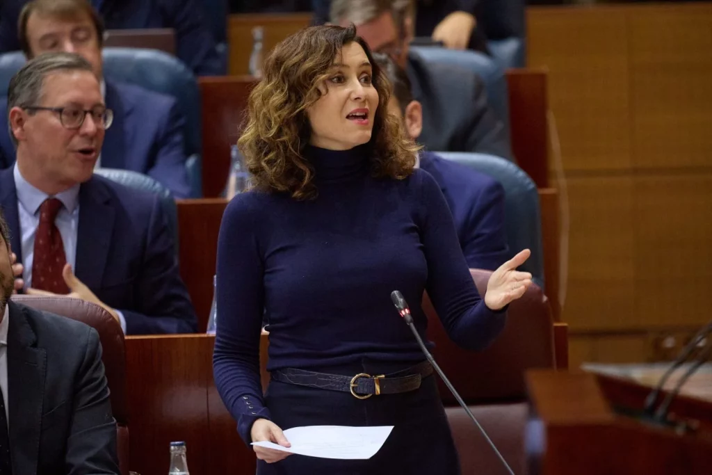 La 'Ley Mbappe' vuelve a enfrentar al PSOE y PP en la Asamblea de Madrid 1 Moncloa Isabel Día Ayuso, el día de la aprobación de la 'Ley Mbappe'