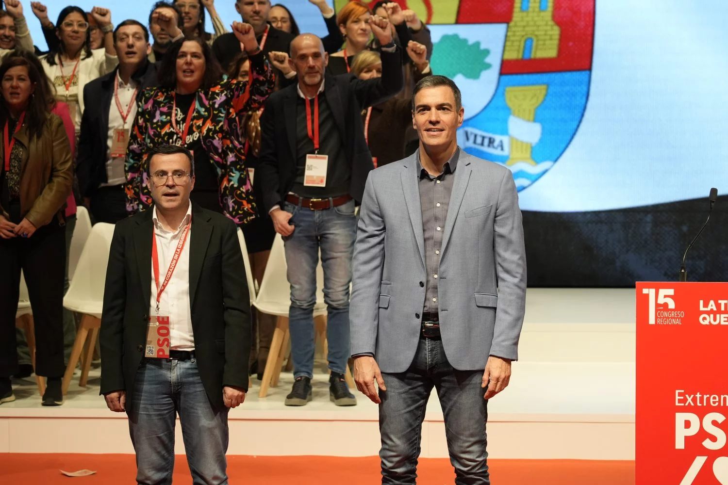 Miguel Ángel Gallardo, hasta hace poco jefe de David Sánchez, y Pedro Sánchez durante la clausura del último Congreso del PSOE en Extremadura. EP