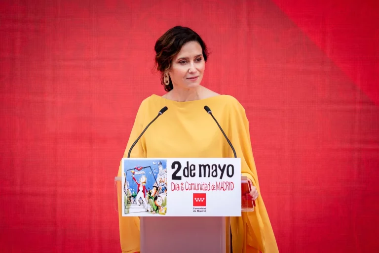 Ayuso contra el PSOE: «Pasarán a la historia más negra de España»