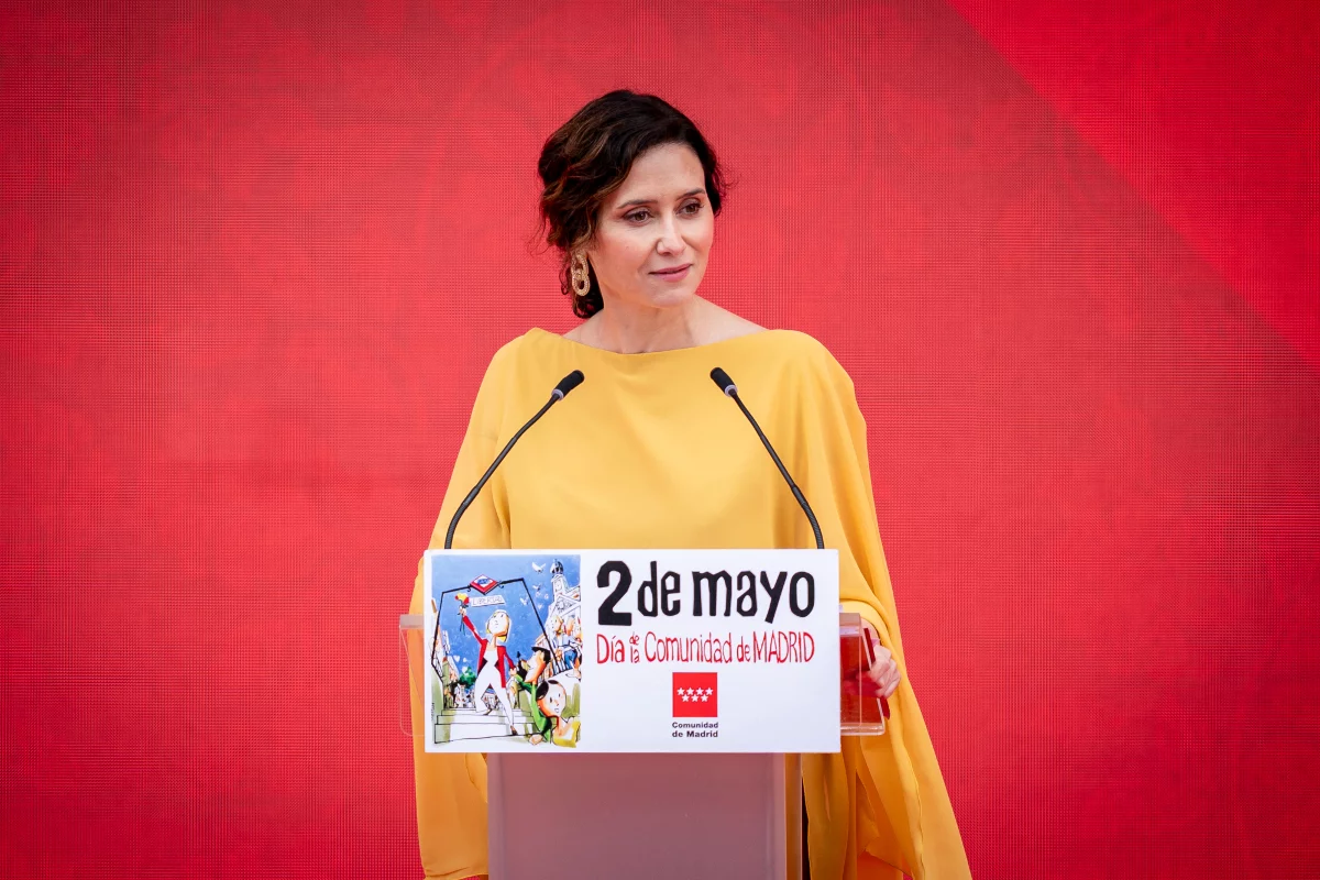 Ayuso brinda un homenaje a los símbolos de España y carga contra el PSOE por el apagón y su gestión | Fuente: Agencias
