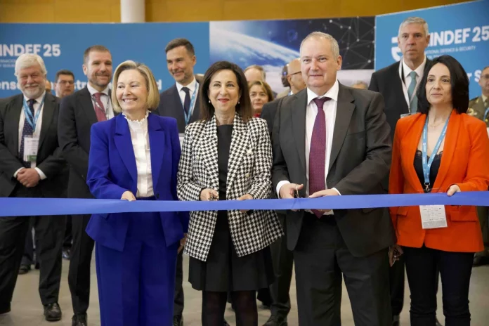 Robles inaugurando Feindef 25 (Fuente: FEINDEF25)