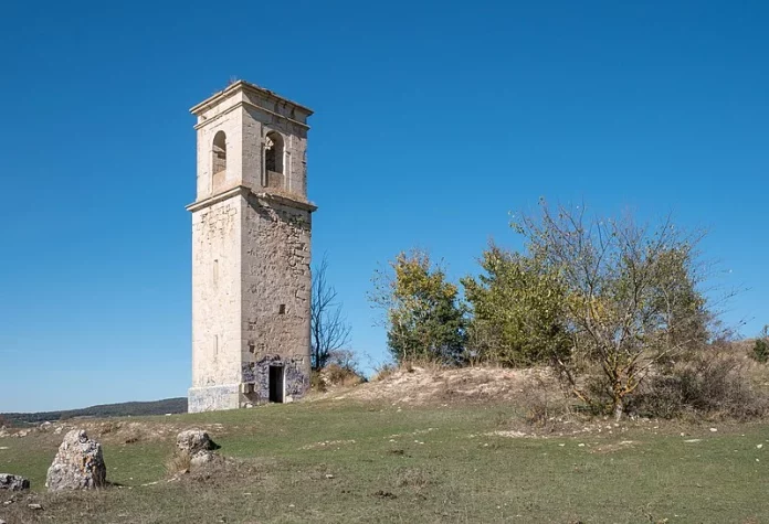 El pueblo 'maldito' de Burgos donde las sombras te observan al caer la noche.