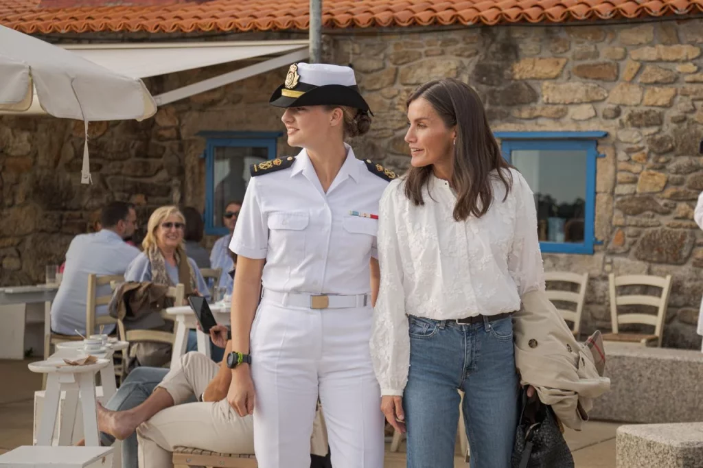 La escapada privada de la reina Letizia y su hija Leonor al Casco Antiguo de Panamá 2 Moncloa La reina Letizia continúa siendo una madre presente, incluso en la distancia
