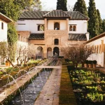 La villa misteriosa cerca de Granada que te invita a descubrir sus leyendas