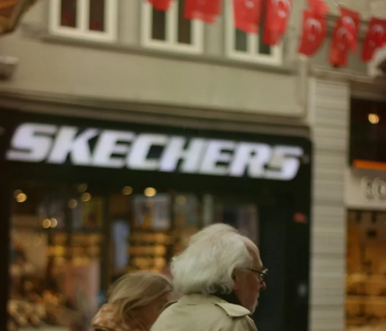 Skechers te va a impresionar con su nueva y variada colección de calzado cómodo para este verano