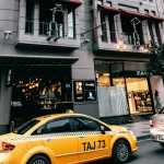 Zara tiene una colección de bermudas de lino a unos precios inigualables