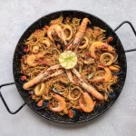 Así de fácil de hacer es la fideuá valenciana que enamora por su intensidad y sabor a mar