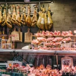 Cuál es la ciudad española donde tapear es una religión y el jamón su tesoro