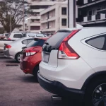 El error al aparcar en cuesta que la DGT no perdona: 200€ de multa por un simple olvido