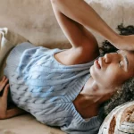 Si te duele la cabeza al levantarte, podría ser este error fatal al dormir