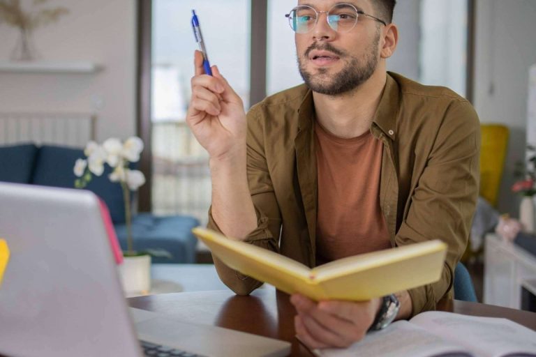 Revolución online; obtener la ESO a los 30 ya es posible en un solo curso