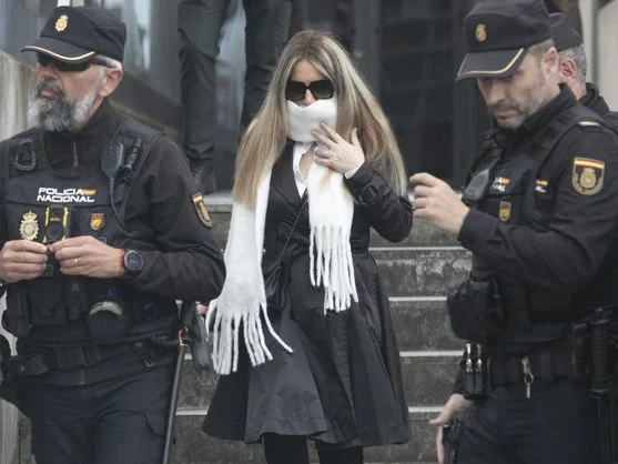 Claudia Montes saliendo de los juzgados de Gijón tras declarar sobre Ábalos y Koldo. EUROPA PRESS