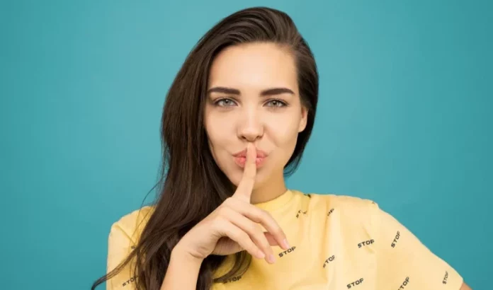 Vive la vida en modo silencio: claves para saber si eres generación muda