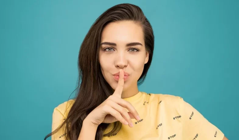 Vive la vida en modo silencio: claves para saber si eres generación muda
