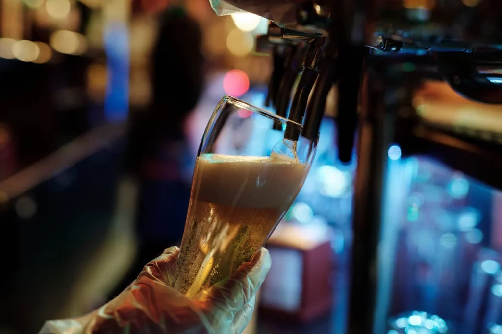 MÁS ALLÁ DE LA RESACA: LA VERDAD INCÓMODA DEL ALCOHOL